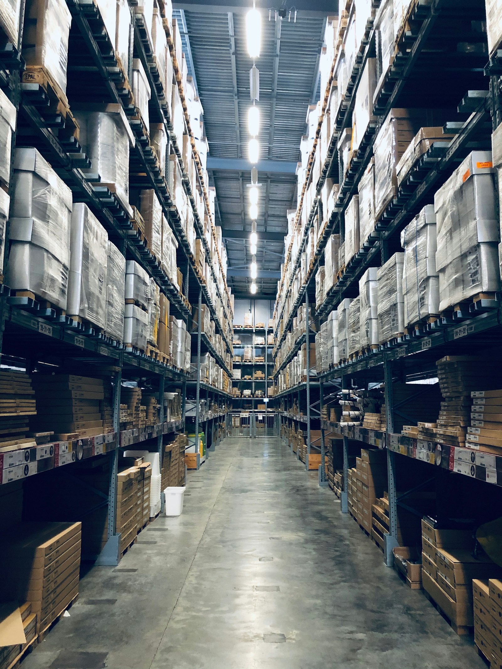 Amazon FBA warehouse boxes for fashion seller video ops calendar 2026