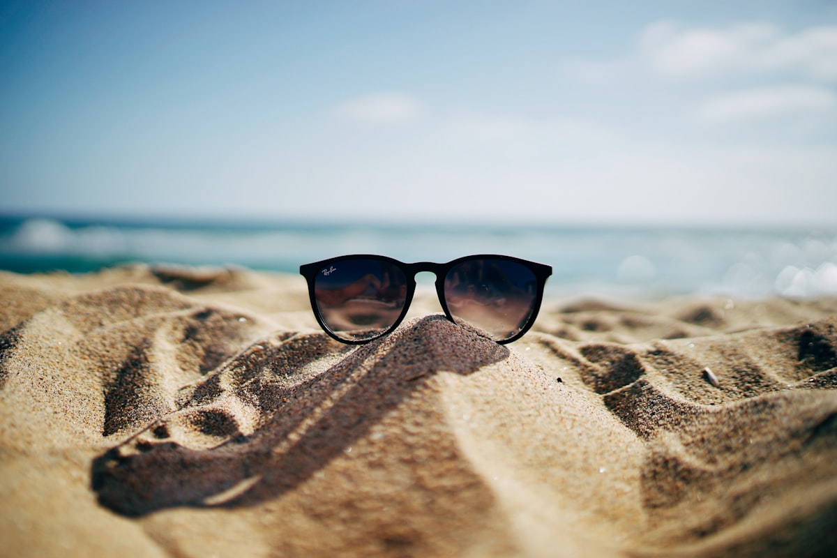 Person wearing sunglasses lifestyle reference for virtual try-on video