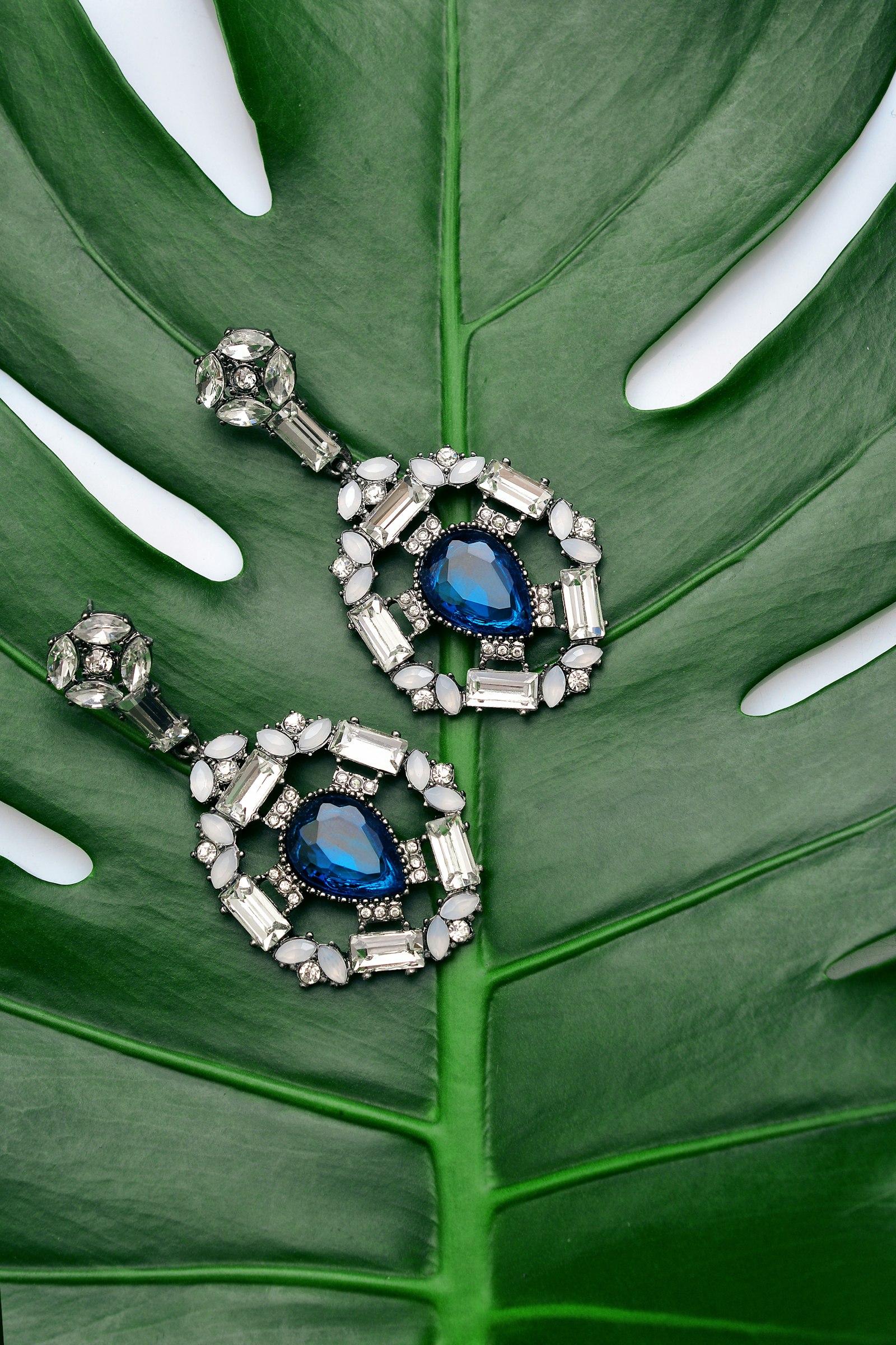 Macro close-up of earrings for AI jewelry try-on stone fidelity QA