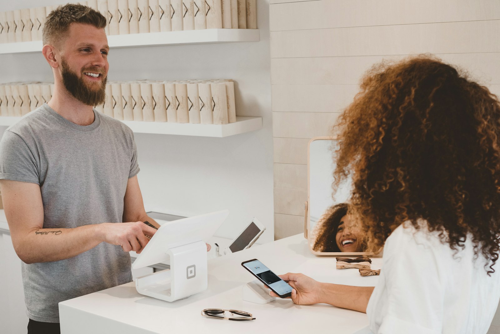 Shopify AI video — retail checkout context for ecommerce product page clips