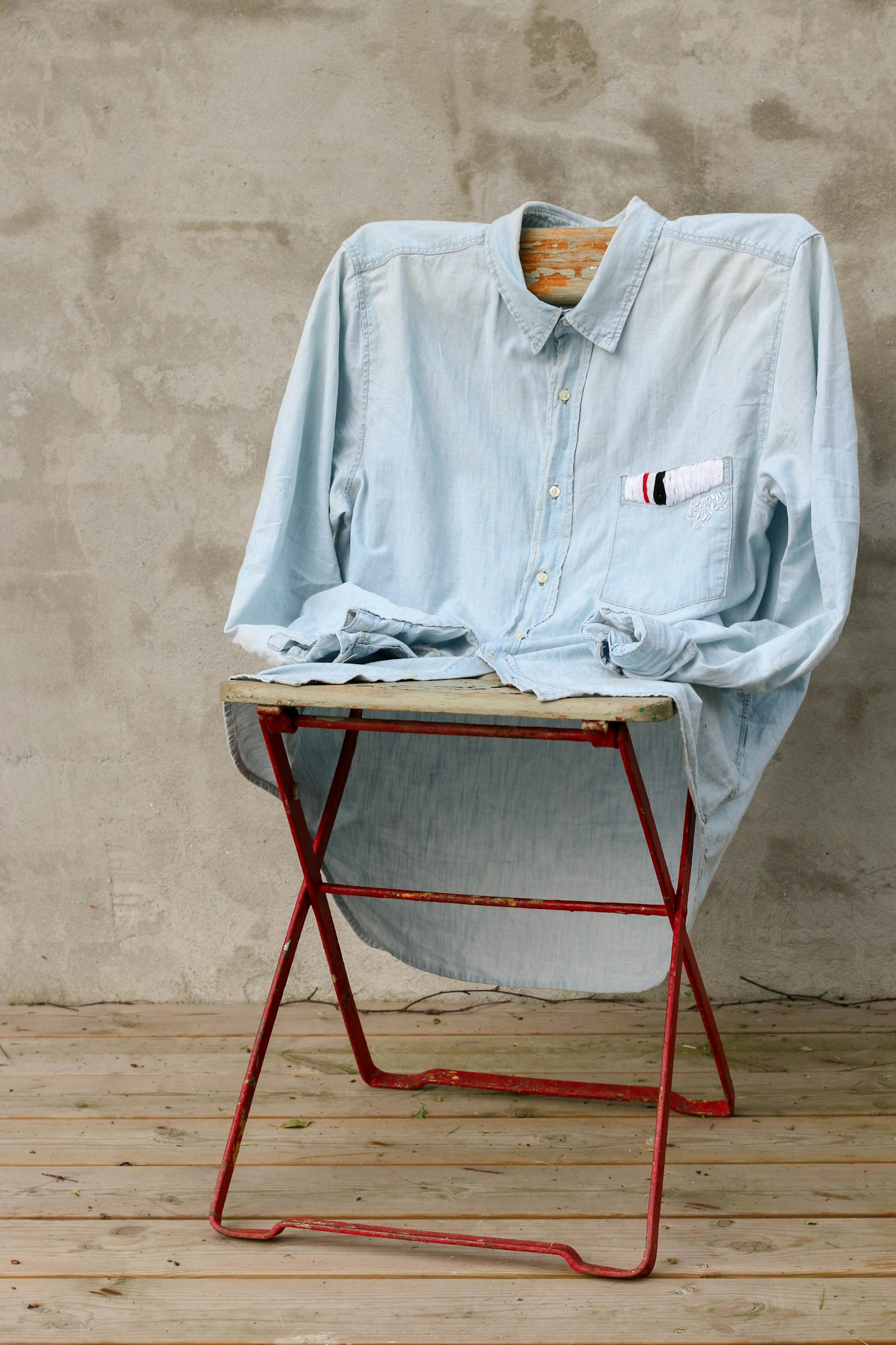 Fitting room mood lighting reference for Shopify apparel try-on video tone